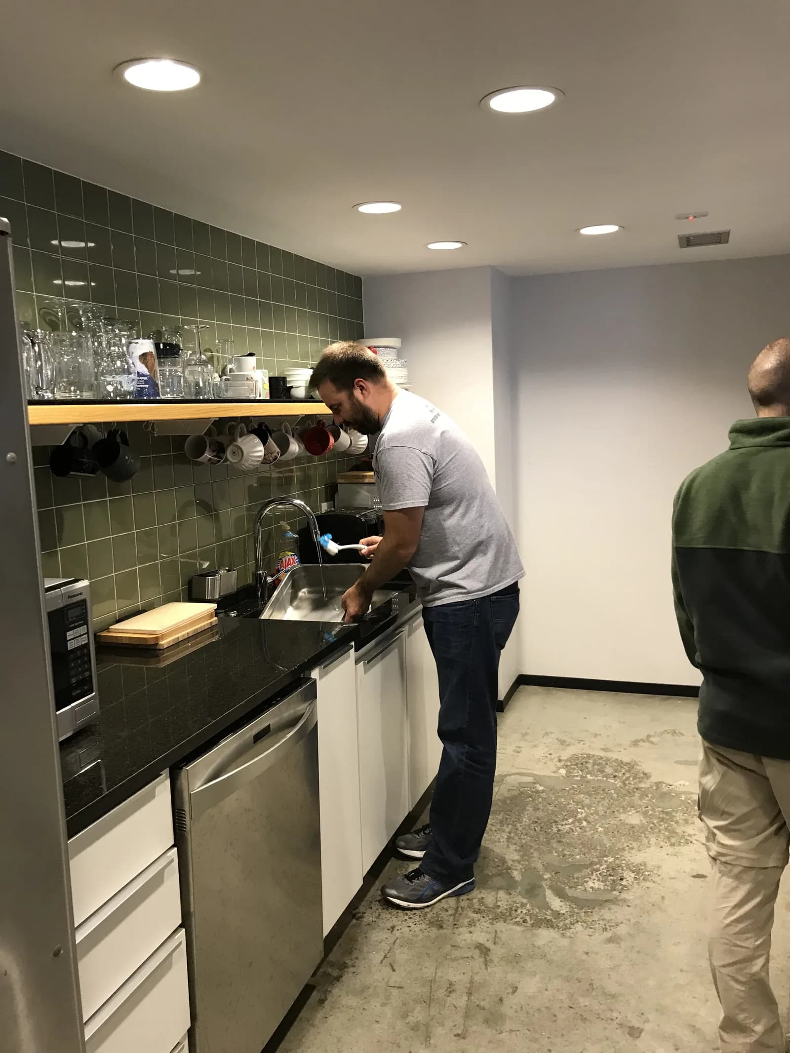 Bear sighting: Washing dishes